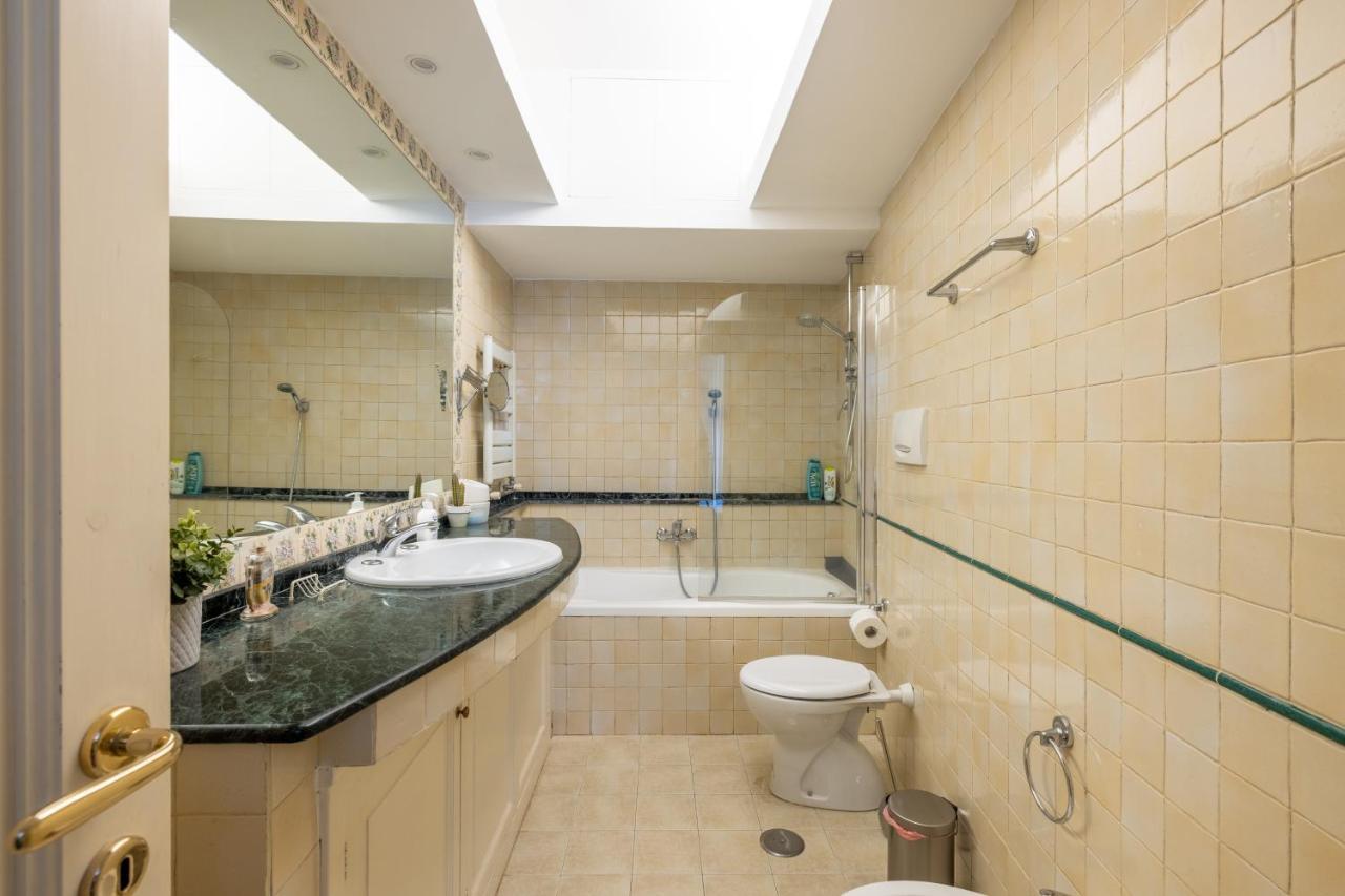 Charming Apartment With Patio A Few Steps From Colosseum Екстериор снимка